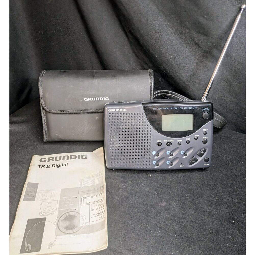 GRUNDIG TRII Portable Stereo FM/MW/SW1/SW2 PLL Digital Radio With Case & Manual